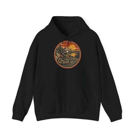 Vintage Café Racer bei Sonnenuntergang – Hoodie in Schwarz